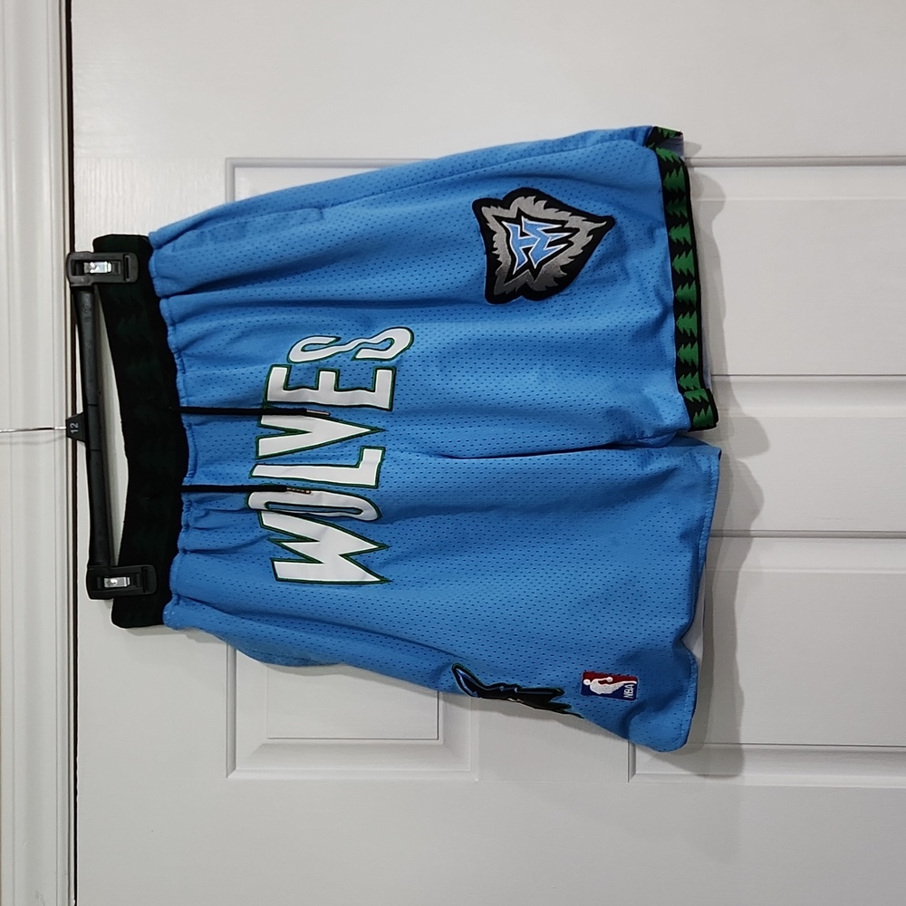 NBA VINTAGE JUST DON MINNESOTA TIMBERWOLVES MITCHELL & NESS. ORIGINAL SIZE LARGE